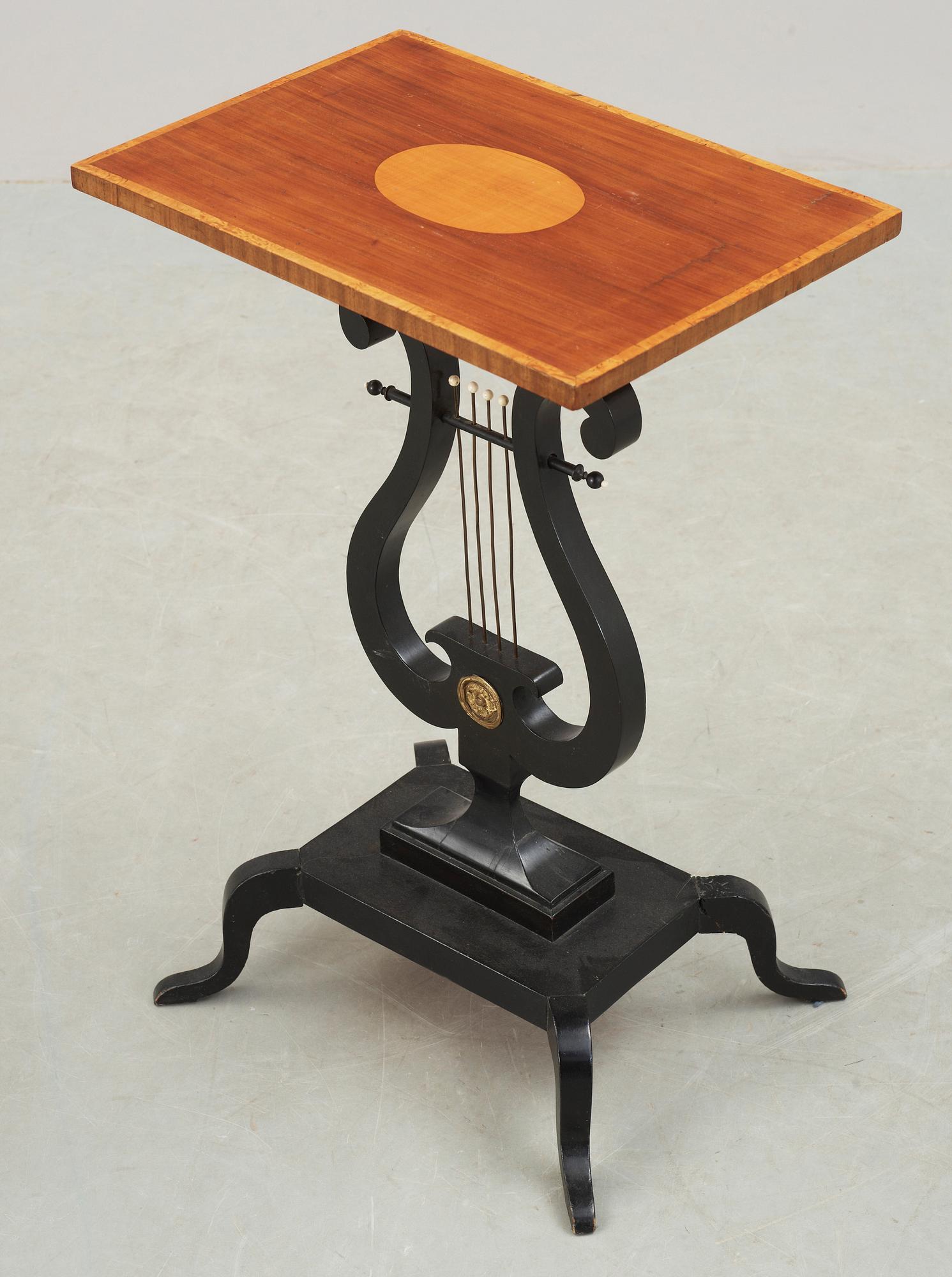 BORD, Karl-Johan, 1800-talets första hälft.