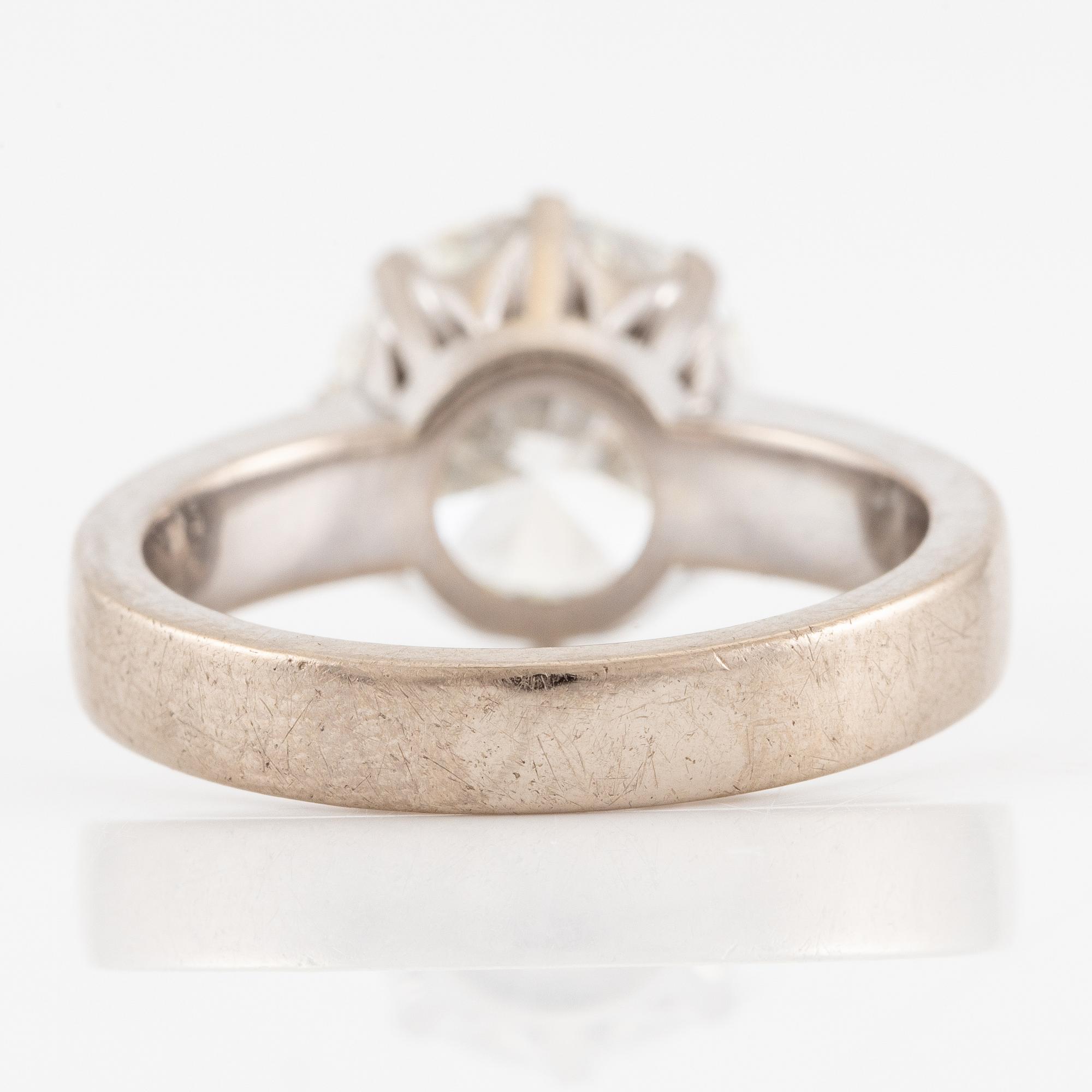 A ring in 18K white gold set with a round brilliant-cut diamond 3.62 ct H vs2.