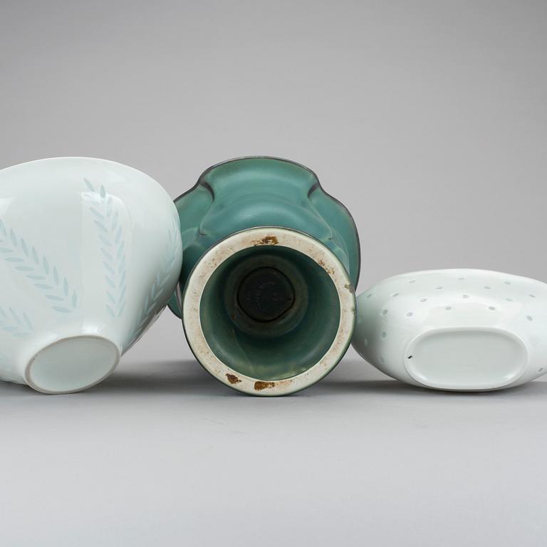 ARABIA, skålar 2 st och vas, bl a Friedl Holzer-Kjellberg, 1900-talets andra kvartal och tredje kvartal.