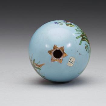 A Russian porcelain egg, 19th Century.