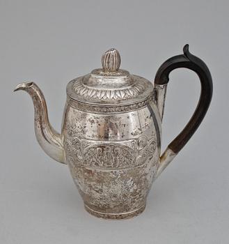 KAFFEKANNA, silver, empir, troligen Tyskland, 1800-talets första hälft. Tot vikt ca 547g.