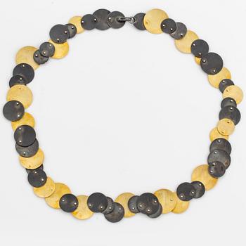 Collier silver.