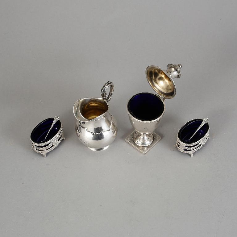 PARTI SILVER, 4 delar, 1800-1900-tal. Bla Christopher Creutz, Stockholm. Total silvervikt ca 246 g.