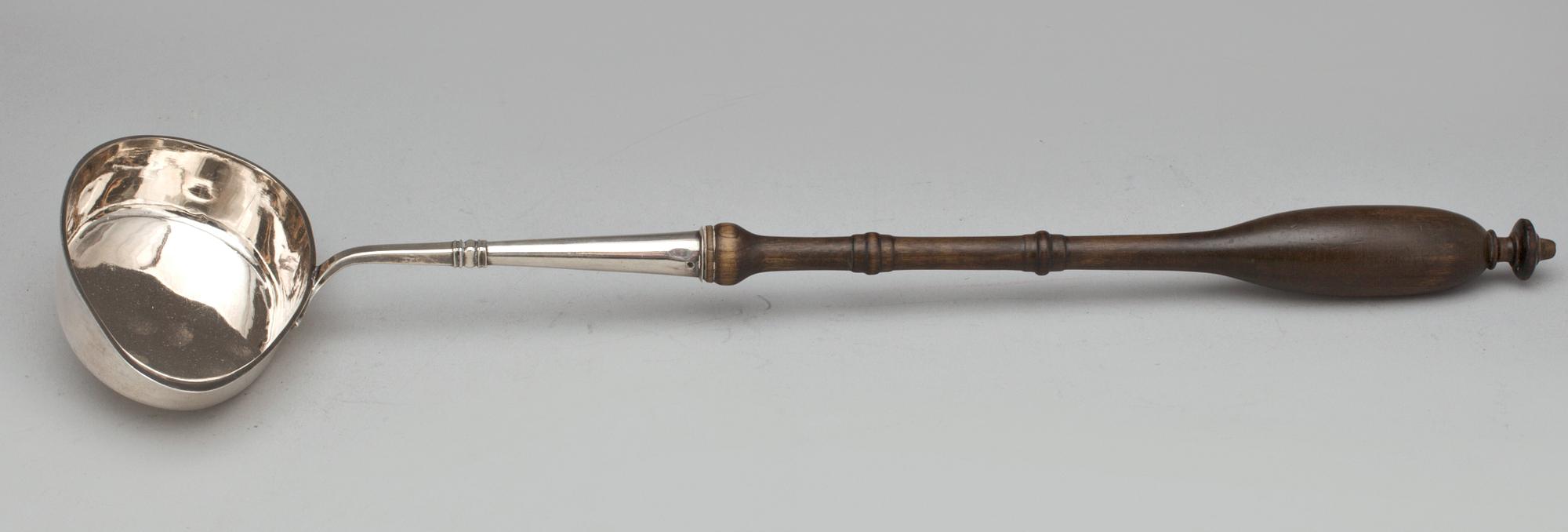 SOPPSLEV, silver, Per George Fröberg, Norrtälje. 1840-1892. Vikt ca 110 g.