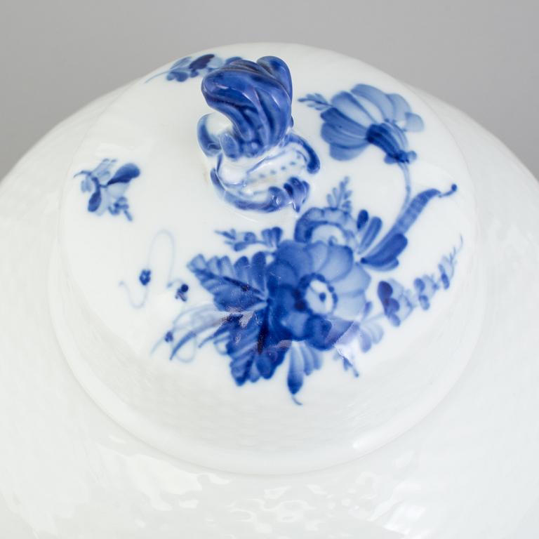 A porcelain lidded urn Blå Blomst Royal Copenhagen.