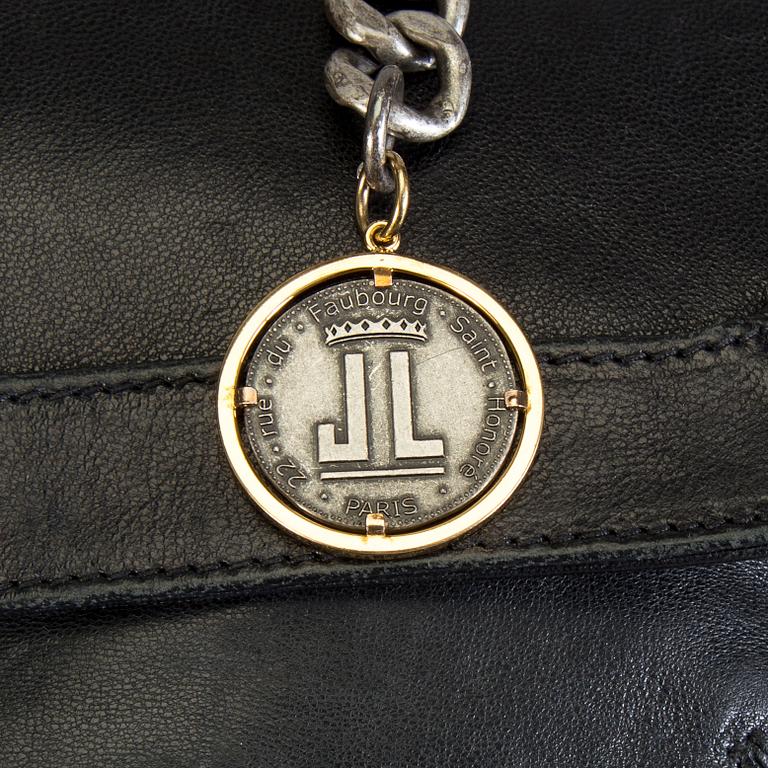 A Lanvin shoulderbag.