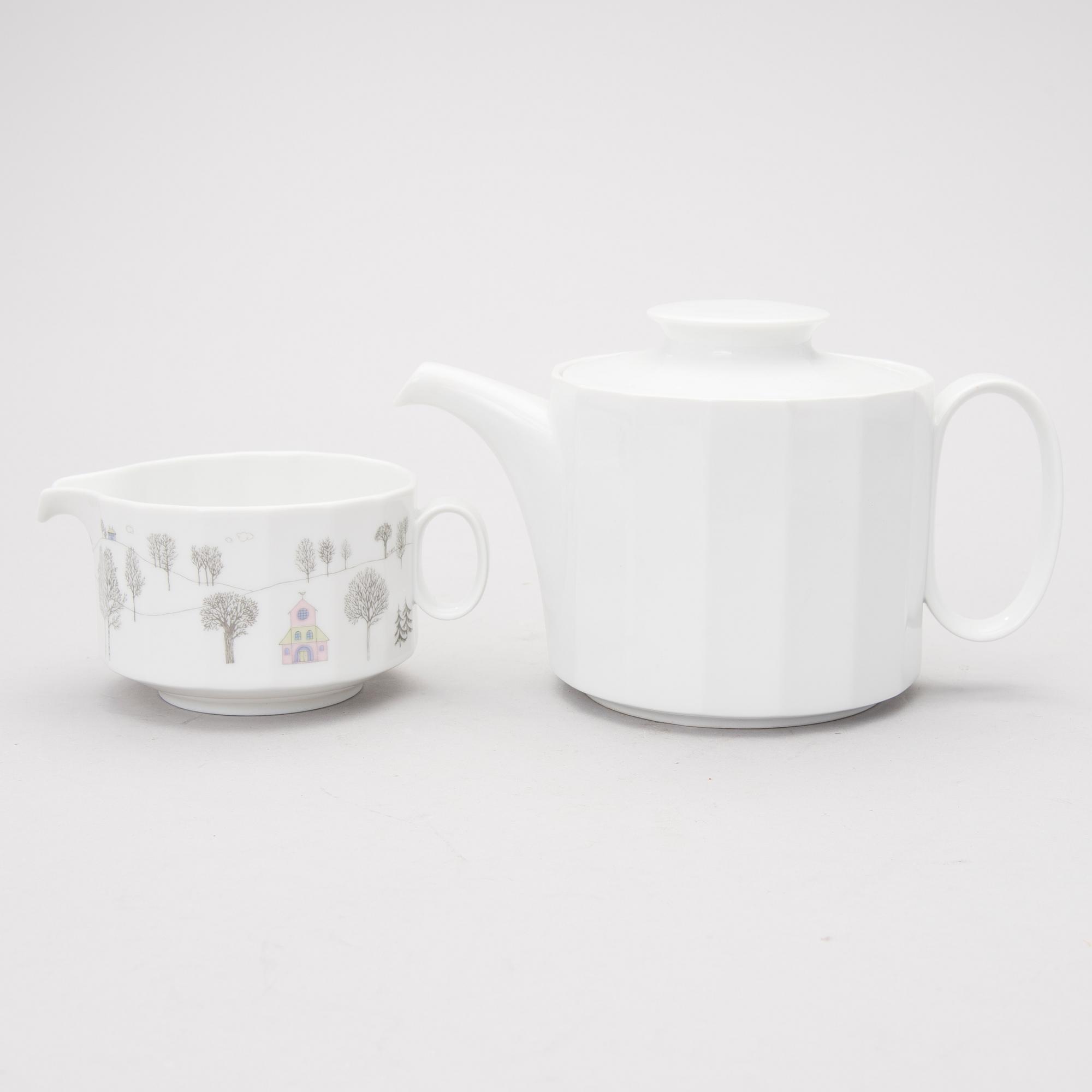 A 53 piece "Winterreise" & "Polygon"  dinner/coffee set by Rut Bryk and Tapio Wirkkala for Rosenthal. Late 20th century.