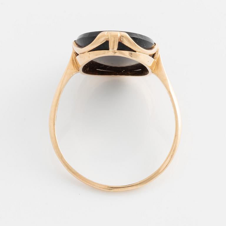 Oskar Lindroos, ring, 14K guld med onyx.