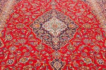 A Keshan carpet, c. 397 x 295 cm.