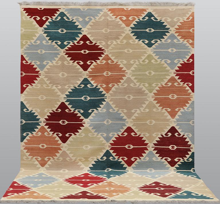 A Kilim carpet, modern design, approx. 292 x 218 cm.