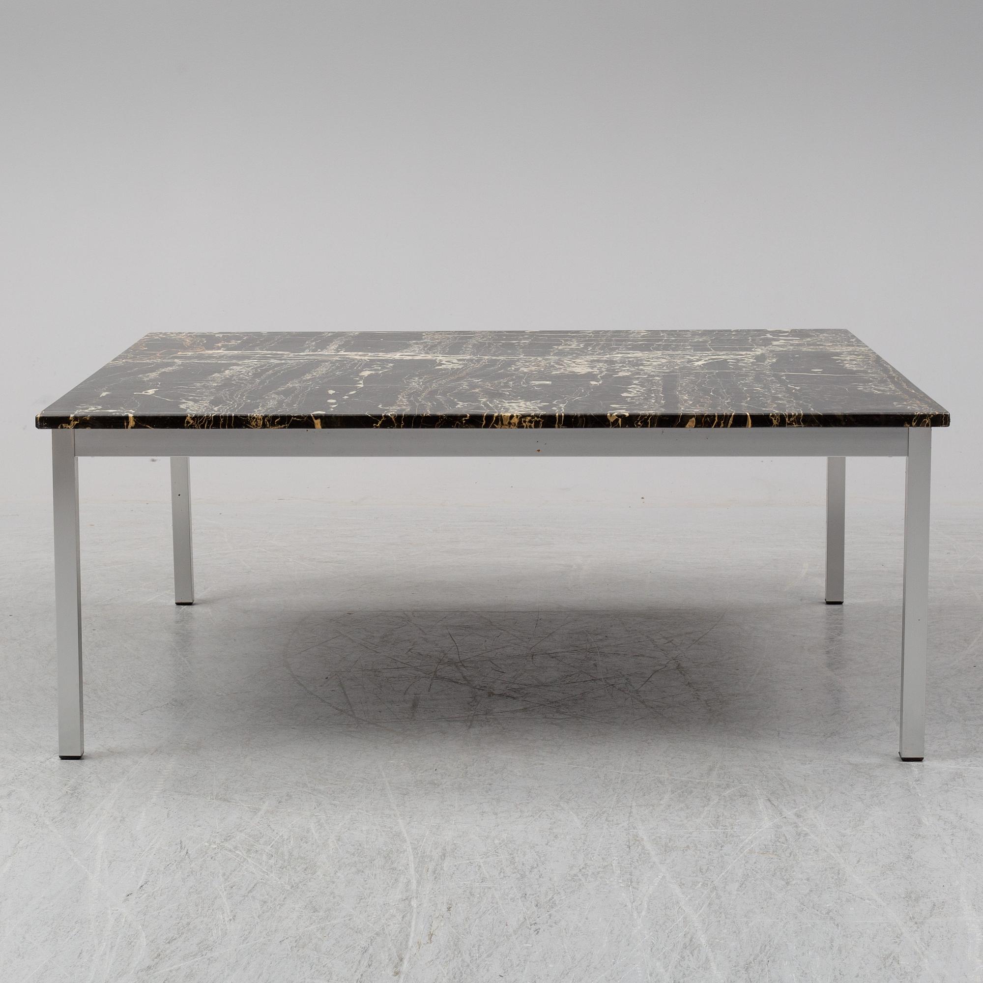 A late 20th century coffee table.