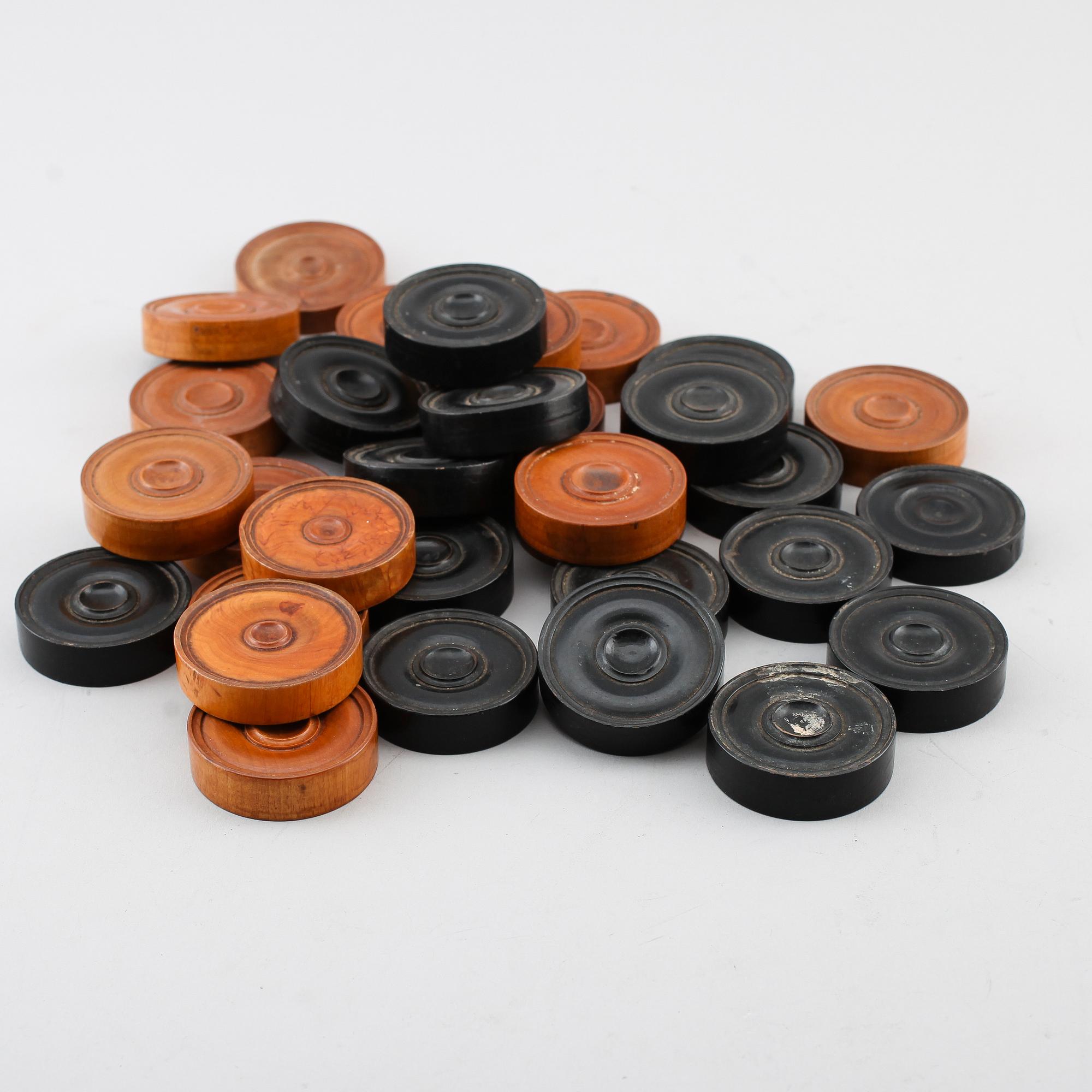 SPELMARKER, 32 st snarlika, backgammon, 1800-talets andra hälft.