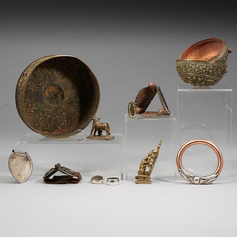 A group of ritural objects and jewellry, Tibet/Nepal, 19th Century or older.