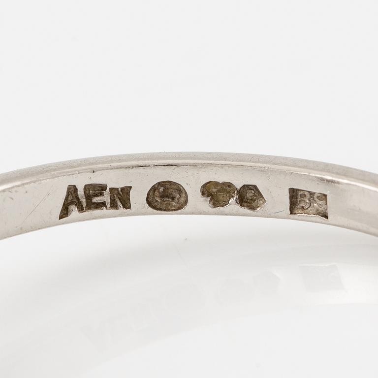 Ring, platinum with a brilliant-cut diamond, 1.05 ct according to the engraving.