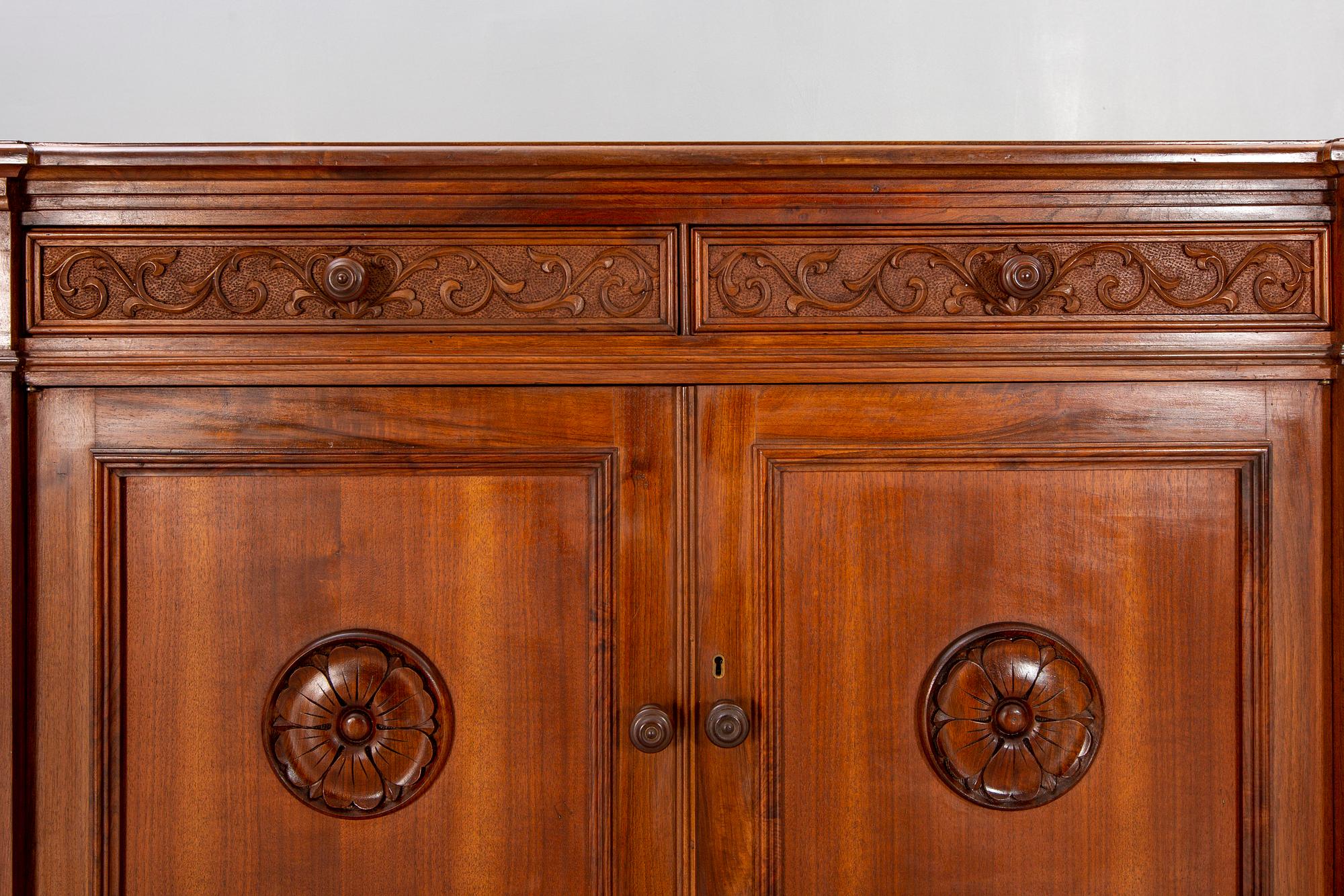 A display cabinet modern.