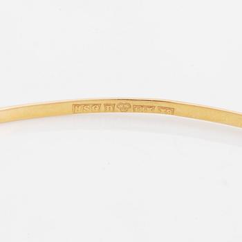 18K gold bangle.