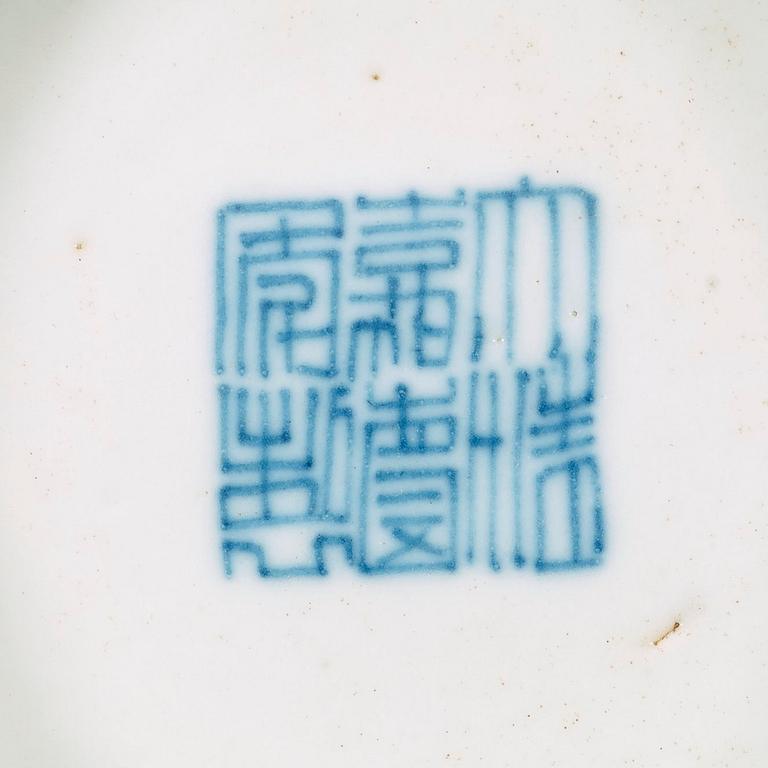 A blue and white lotus bowl, late Qing dynasty (1644-1912) with Jiaqing seal mark.