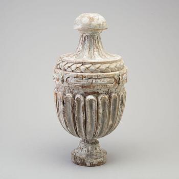 A carved decorative wood urn, late 18th / early 19th century.
