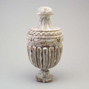 A carved decorative wood urn, late 18th / early 19th century.