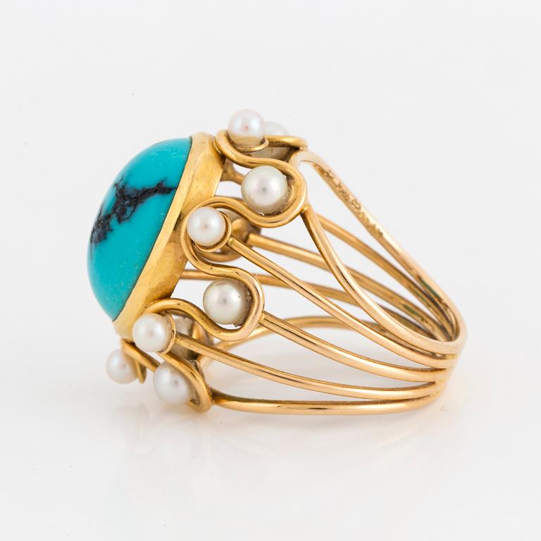 An 18K gold, turquoise and cultured pearl ring.