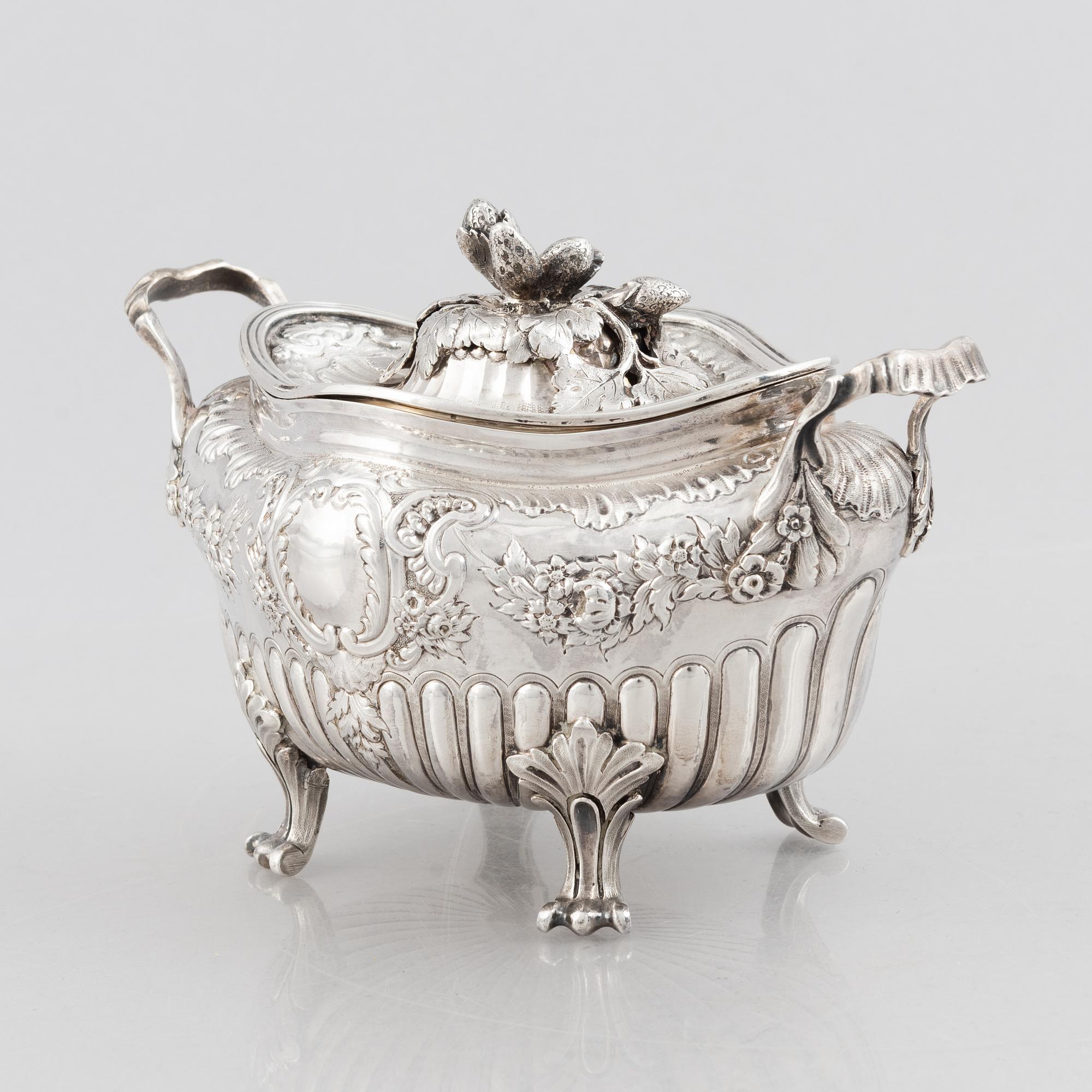 A French 19th century box with lid, 'Historismus' silver, pseudo marks.