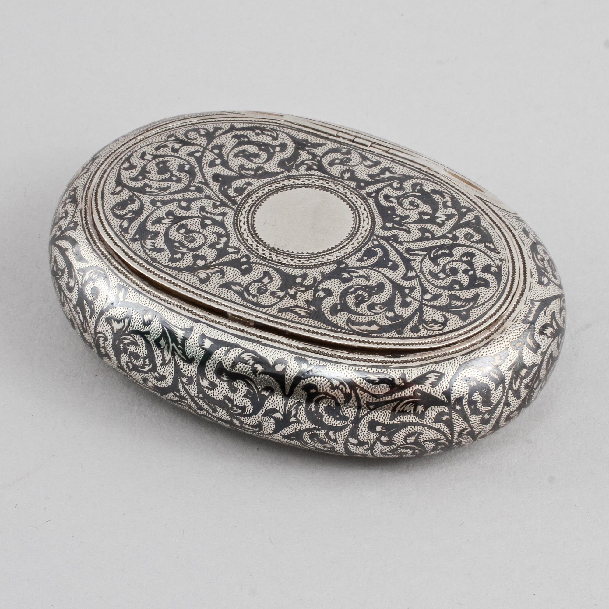 DOSA, silver, kontrollmästare Viktor Vasilyevich Savinsky, Moskva, 1886. Vikt 100 g.