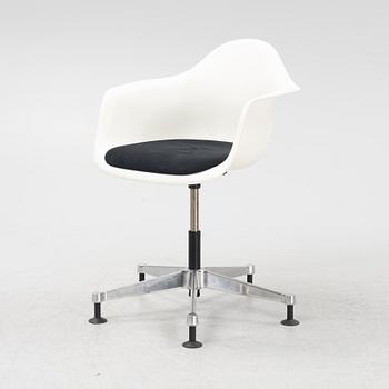 Charles & Ray Eames, a 'PACC' chair, Vitra.