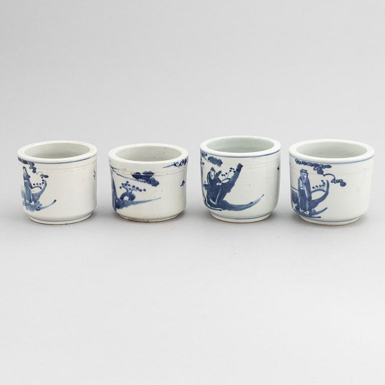 A group of four Chinese blue and white censers/flower pots, late Qing dynasty, 19th/20th Century and 20th Century.