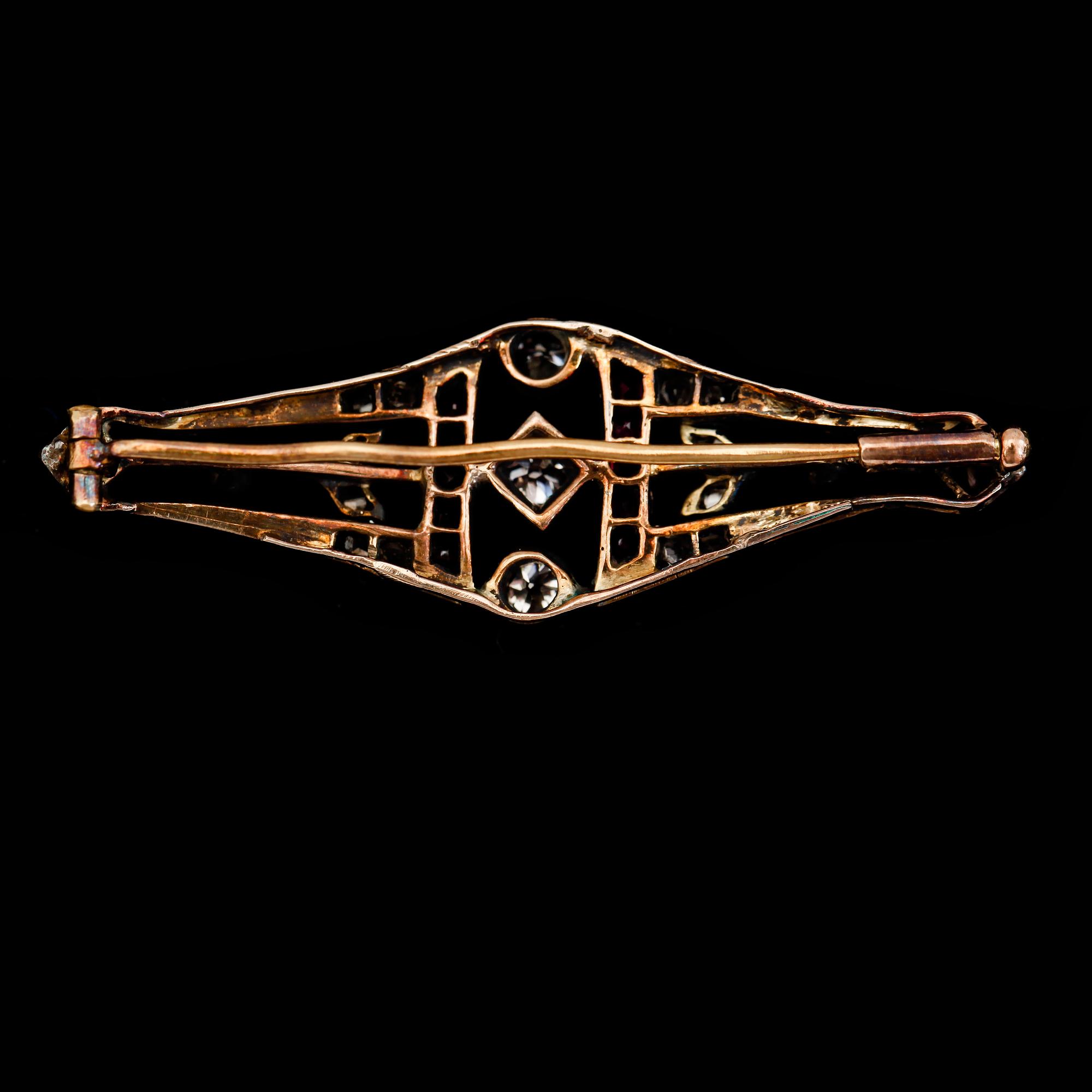 BROSCH, silver/guld, rubiner och diamanter , 1900-talets första hälft.