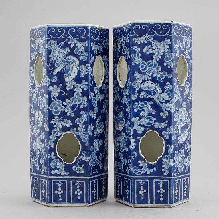 A pair of lanterns/mounted as lamps, late Qingdynasty, circa 1900.