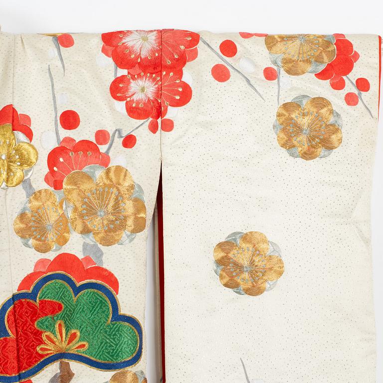 A Japanese silk wedding kimono, 20th century.