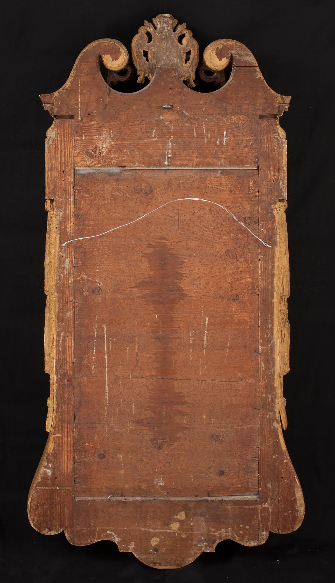 SPEGELLAMPETT, för två ljus. England, 1700-talets andra fjärdedel. Senbarock.