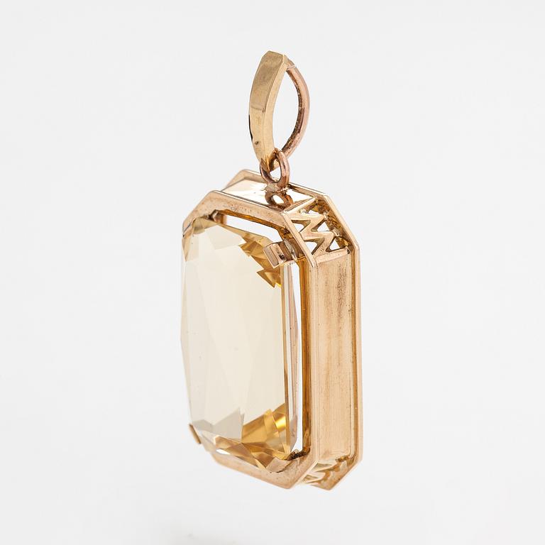 A 14K gold and citrine pendant. Olavi Nupponen, Helsinki 1961.