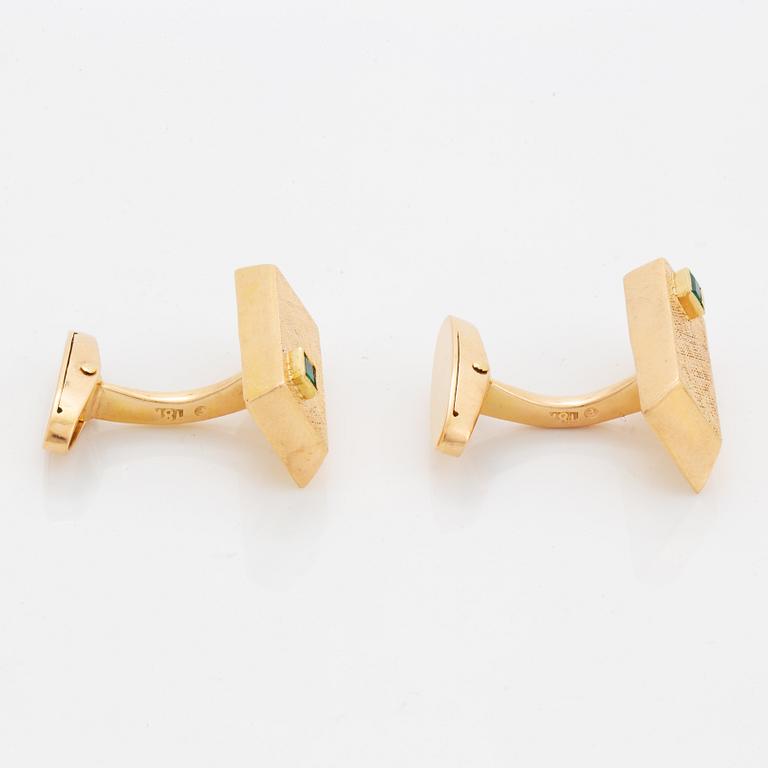 Cufflinks, 1 pair, 18K gold with 2 rectangular cut emeralds.