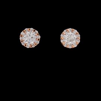 ÖRHÄNGEN, 18k guld med briljantslipade diamanter, 0.54 ct. Vikt 2 g.