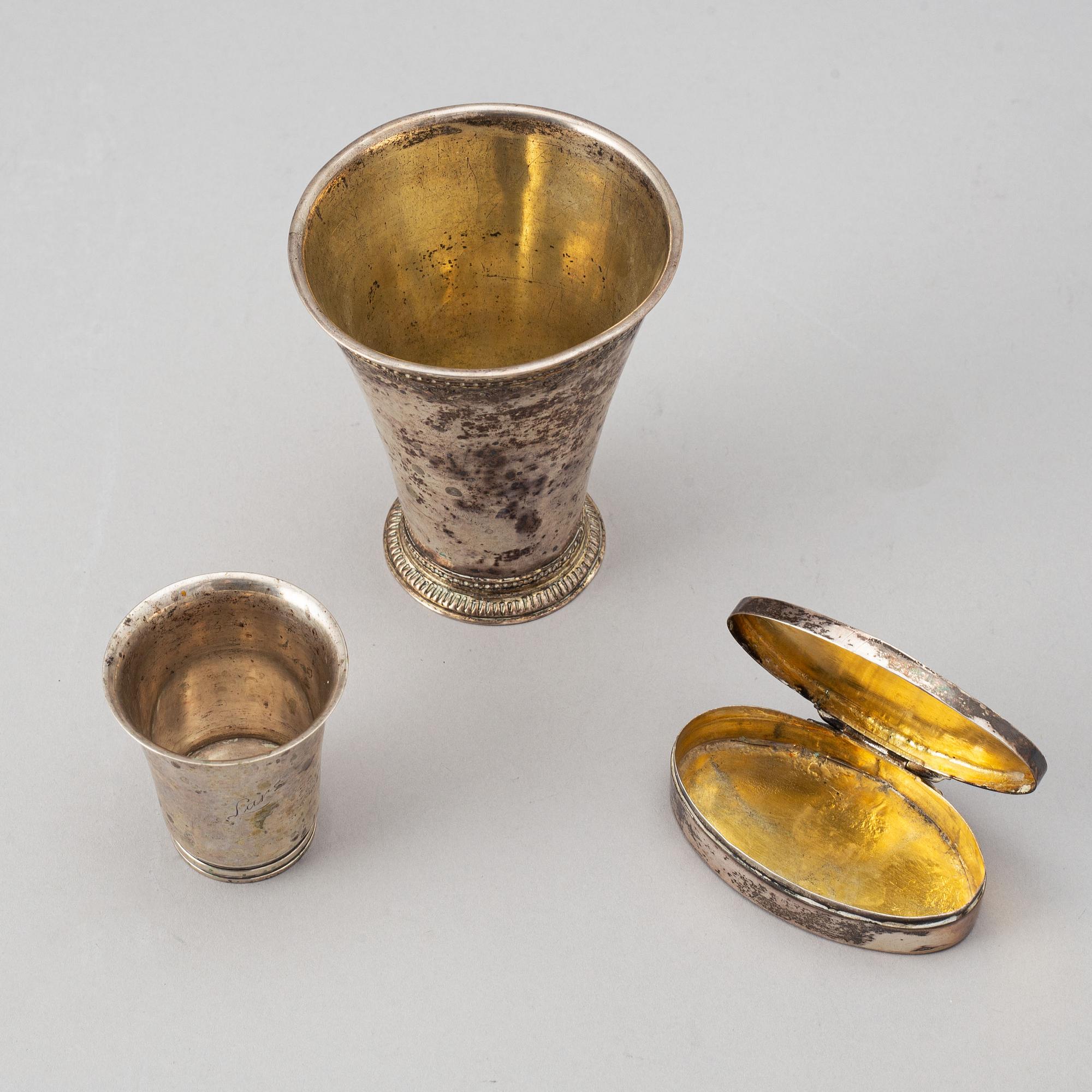 Thomas Beckman d.y. (1727-1759), bägare, silver, Örebro samt dosa och kopp, silver, 1800/1900-tal.