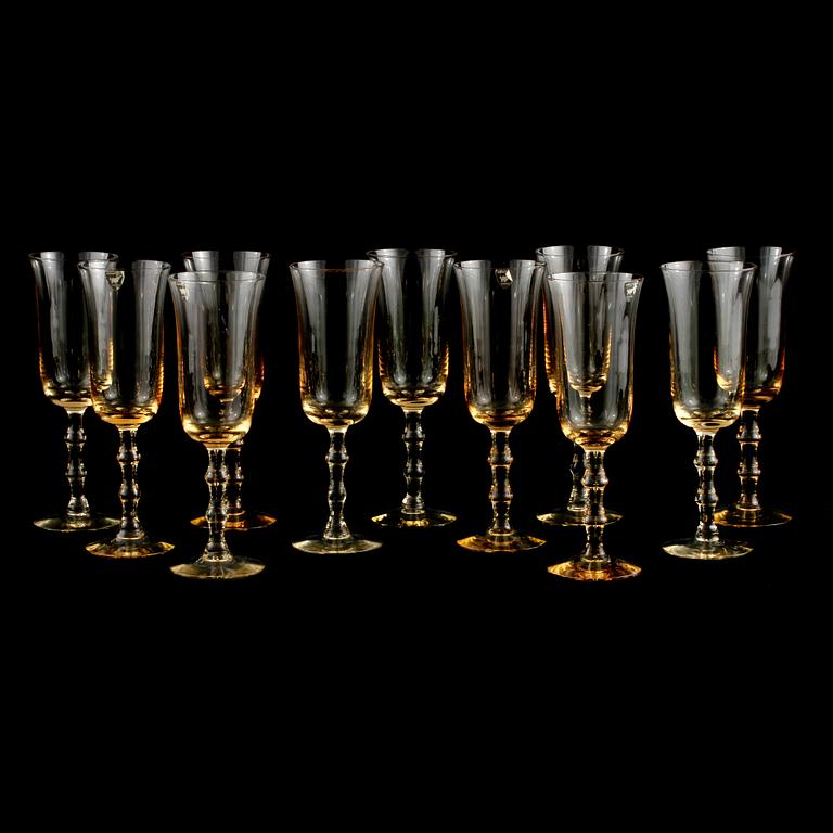 VINGLAS, 11 st, "Salut", Simon Gate, Orrefors, 1900-talets andra hälft.