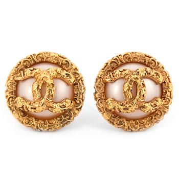 381. CHANEL, a pair of clip earings.