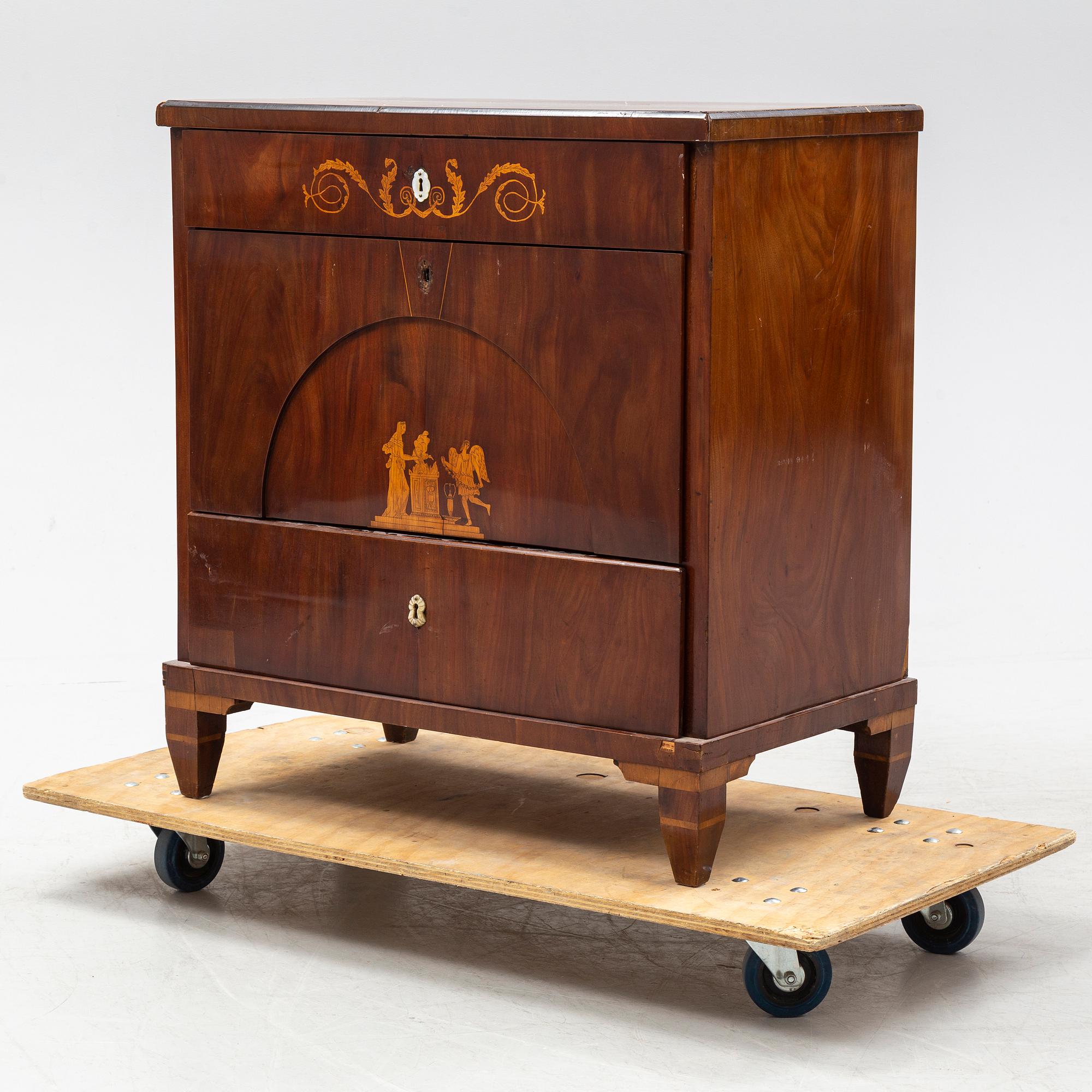 Byrå, Empire, Danmark, tidigt 1800-tal.