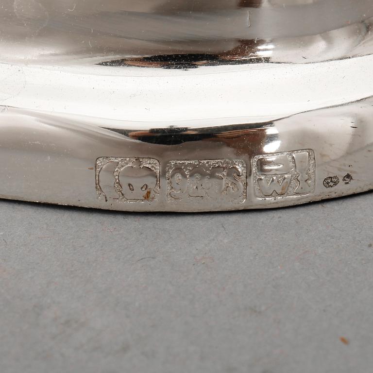KANDELABRAR, ett par, silver, rokokostil, Tyskland, svenska importstämplar. 1900-tal.