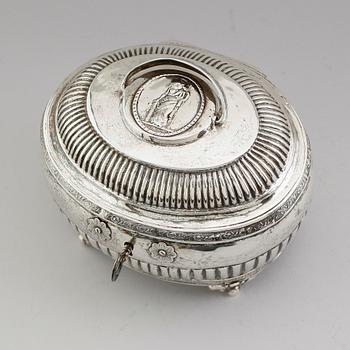 SOCKERSKRIN, silver, Anders Johan Lignell, Sundsvall 1806-1842. Vikt ca 229 gram.