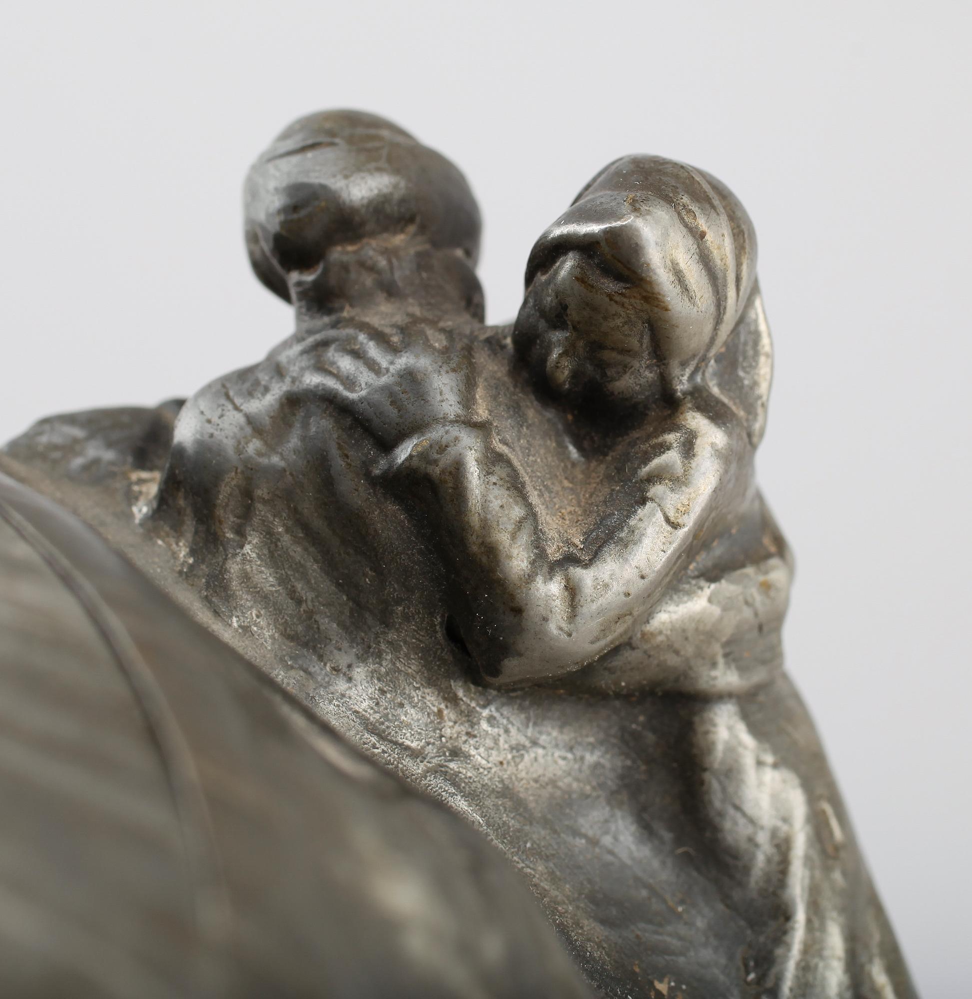 TERRIN MED LOCK,
tenn, Aron Jerndahl, Schreuder & Olsson, Stockholm, signerad och daterad 1903, tillverkad 1950.