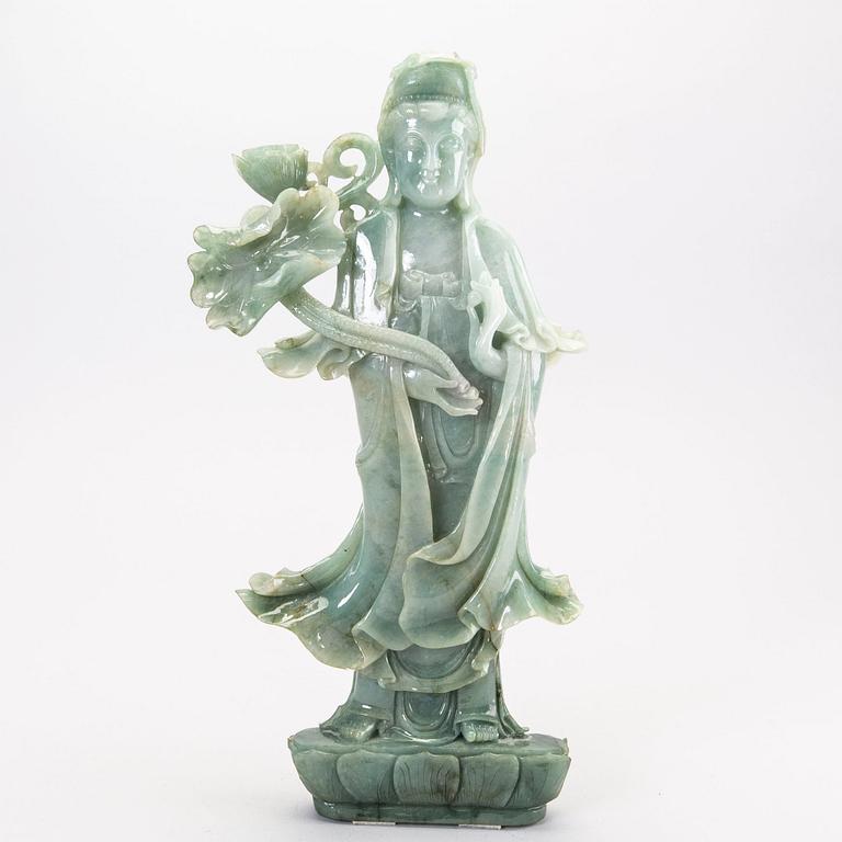 A Chinese Calcedon 20th century figurine.