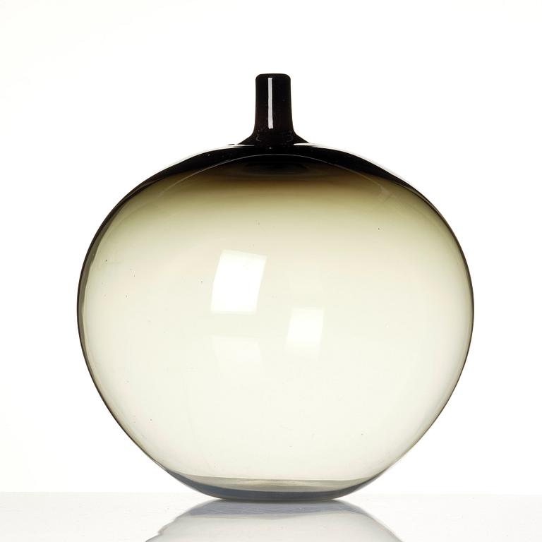 Ingeborg Lundin, 'The apple' glass vase, Orrefors, Sweden, post 1957.