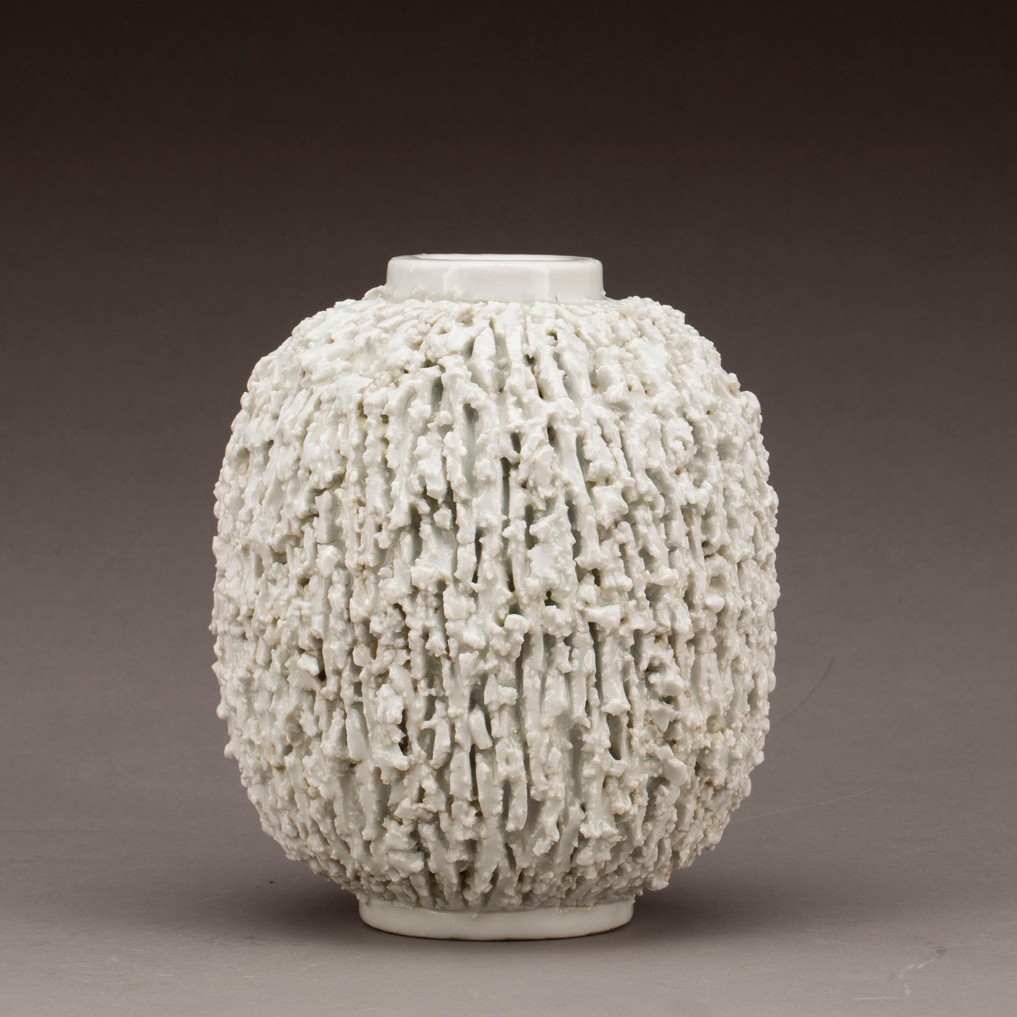 VAS, chamotterat stengods, Gunnar Nylund, Rörstrand, 1900-talets andra hälft.