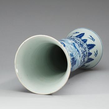 A large blue and white Transitional vase, 17th Century.