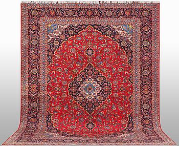 A carpet, Kashan, ca 420 x 305 cm.