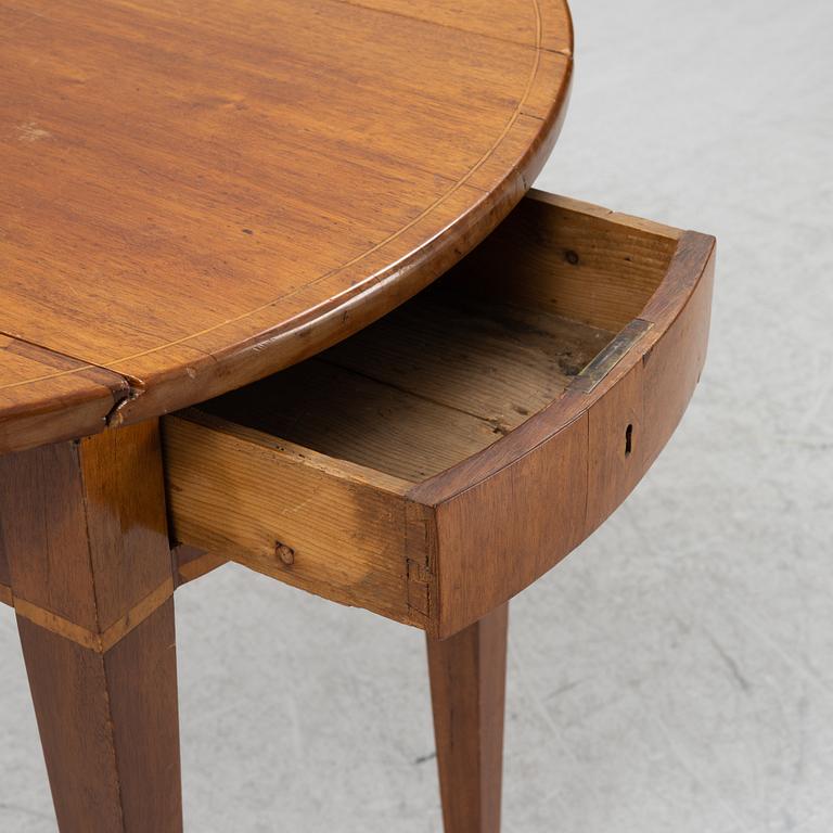 Drop-leaf table, circa 1800.
