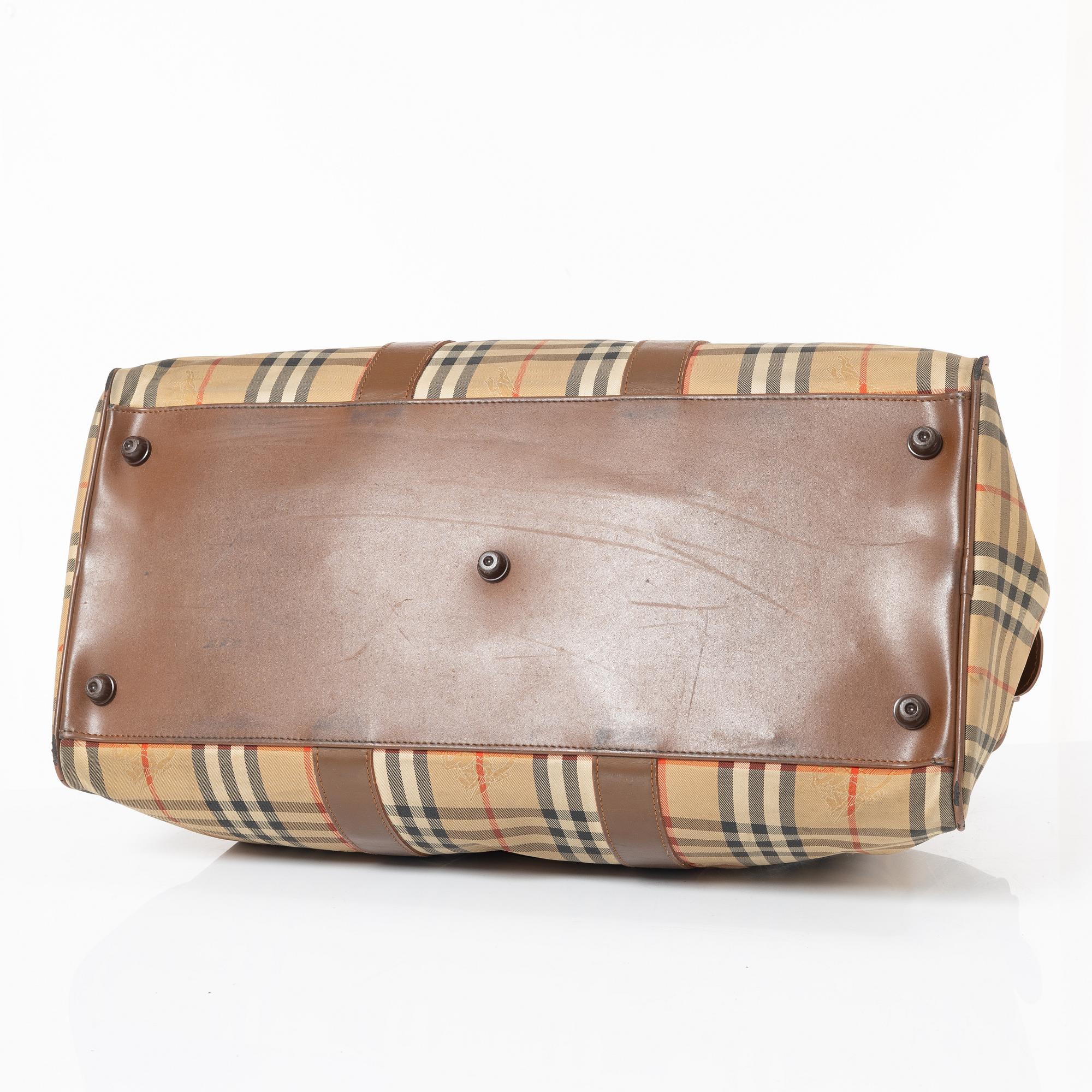 Burberry, weekend bag.