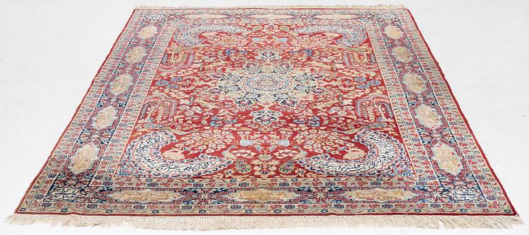 A semi-antique Kirman carpet, c. 275 x 180 cm.